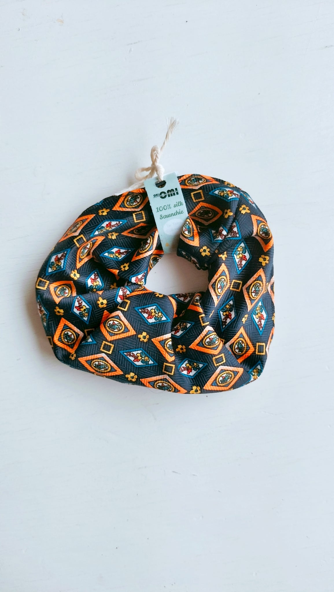 Keskikokoinen 100 % silkkidonitsi, kierrätetty