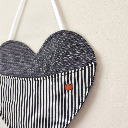KÄTKÖ Pieni Seinätasku Sydän