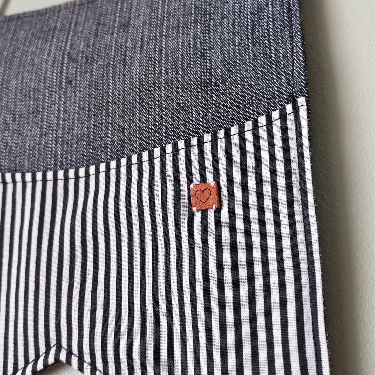 KÄTKÖ Pieni seinätaskubanneri