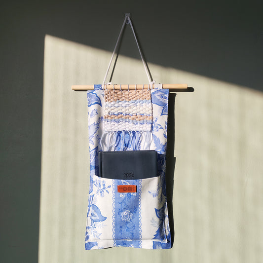 KÄTKÖ Mini kukka – kierrätettyä tekstiiliä oleva seinätasku