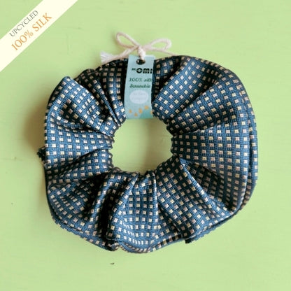 Keskikokoinen 100% silkkidonitsi, laivastonsininen ja hopeanvärinen, kierrätetty