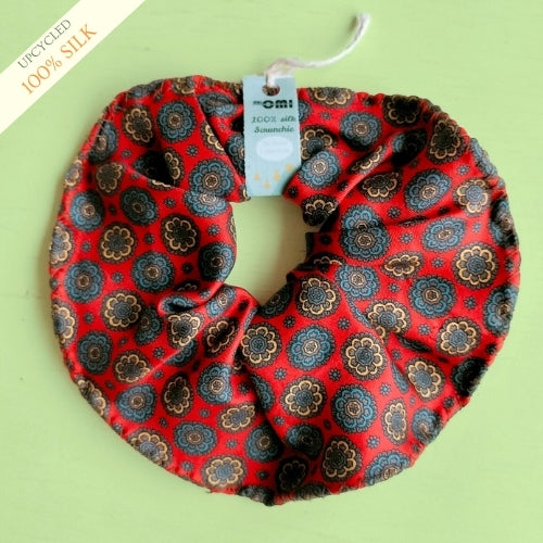 Keskikokoinen 100 % silkkihiuslenkki kierrätettynä