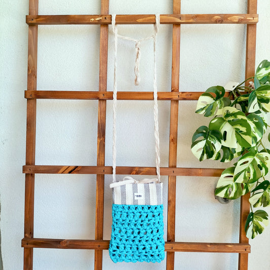 Minilaukku sininen ja harmaa virkattu