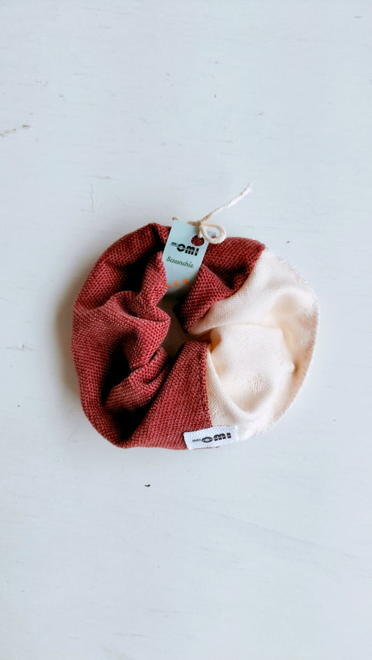 Keskikokoinen hiusdonitsi beige ja viininpunainen, kierrätetty