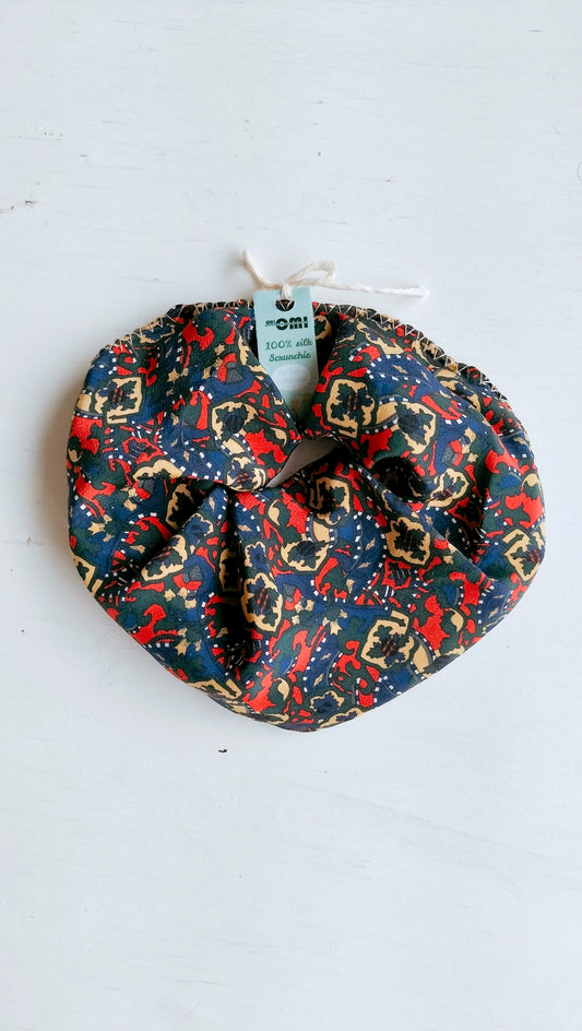 Keskikokoinen 100 % silkkidonitsi, kierrätetty