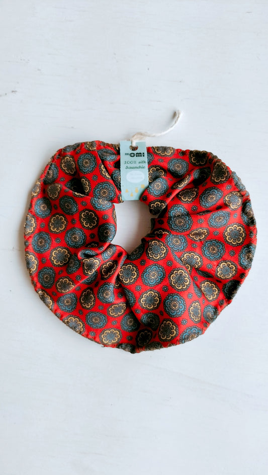 Keskikokoinen 100 % silkkihiuslenkki kierrätettynä