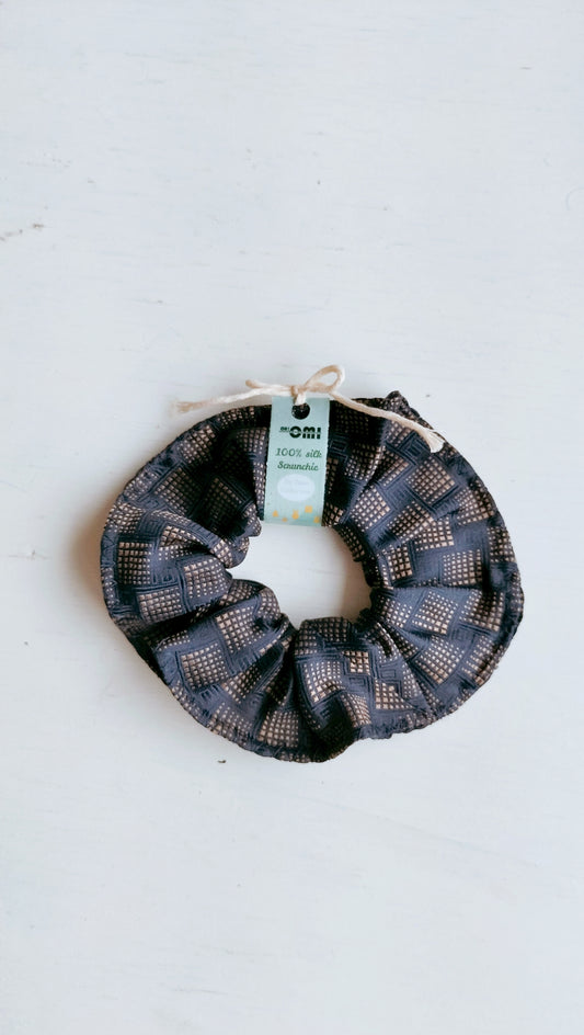 Keskikokoinen 100 % silkkidonitsi, kierrätetty