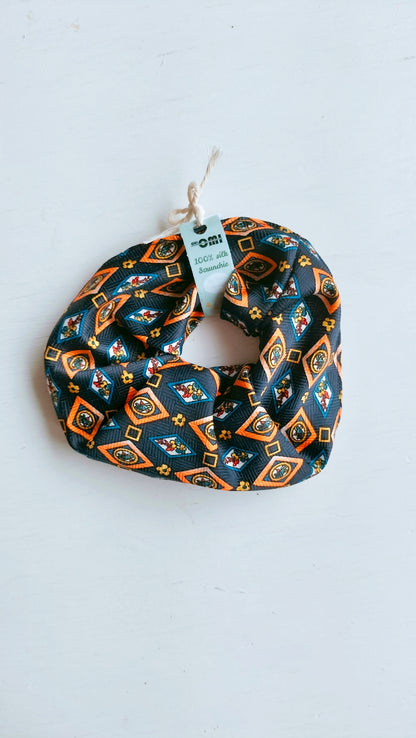 Keskikokoinen 100 % silkkidonitsi, kierrätetty