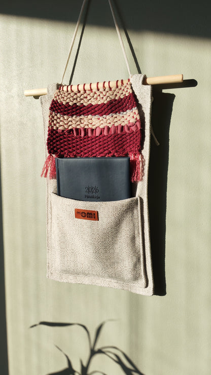 KÄTKÖ Mini Ruby – Kierrätetty tekstiili-seinätasku