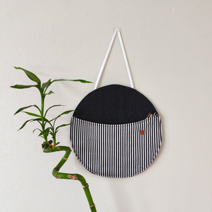 KÄTKÖ Pyöreä pieni seinätasku