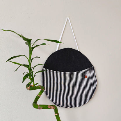 KÄTKÖ Pyöreä pieni seinätasku