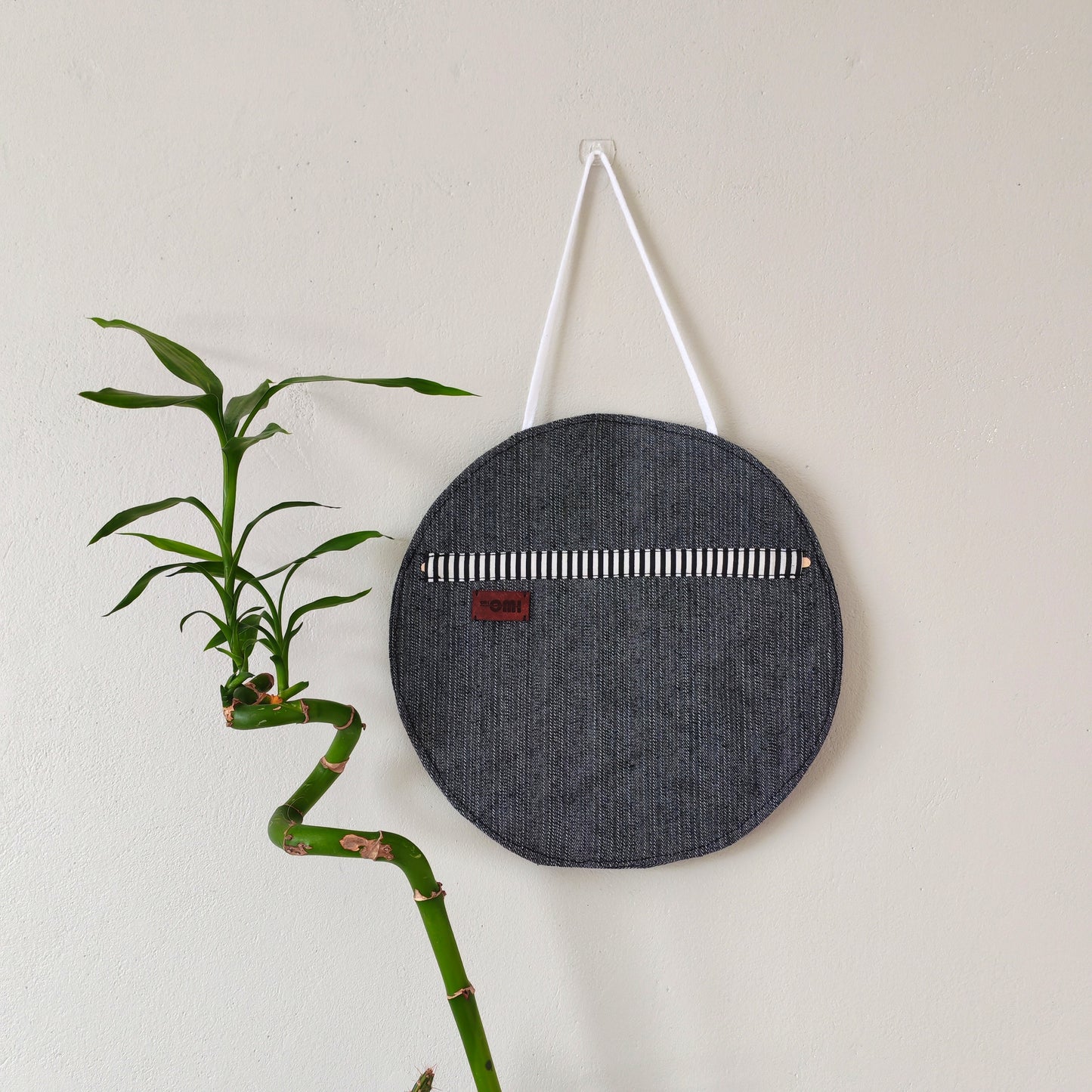 KÄTKÖ Pyöreä pieni seinätasku