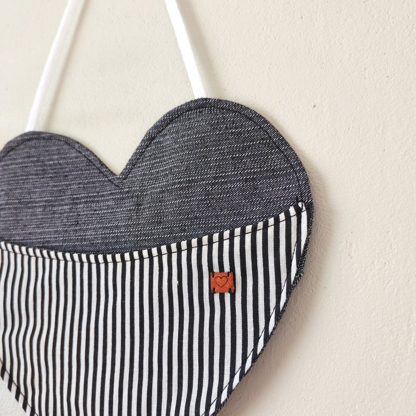 KÄTKÖ Pieni Seinätasku Sydän