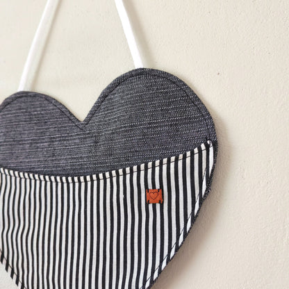 KÄTKÖ Pieni Seinätasku Sydän