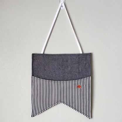 KÄTKÖ Pieni seinätaskubanneri