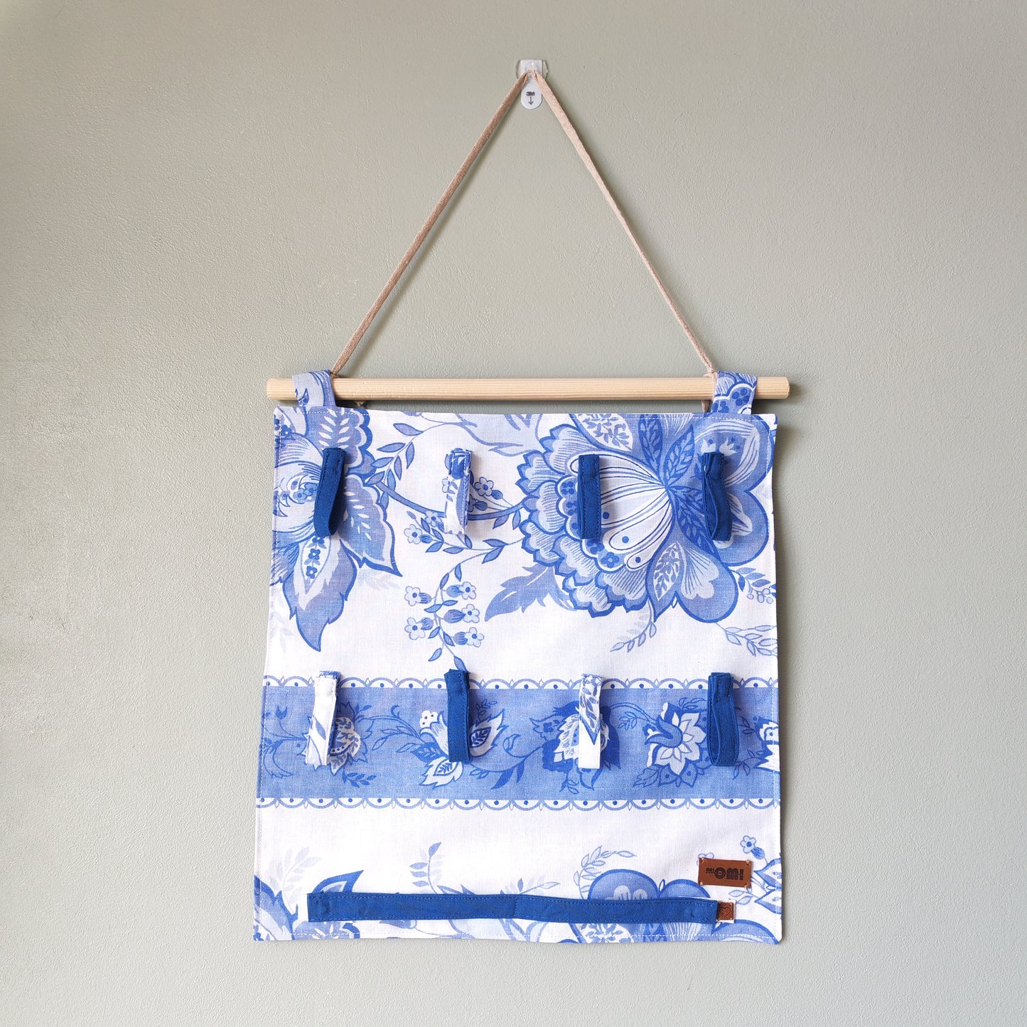 KÄTKÖ Ribbon 8 Floral– Upcycled Textile Wall Pocket