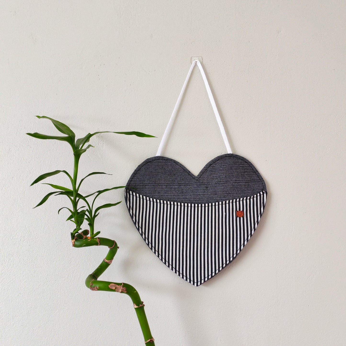 KÄTKÖ Pieni Seinätasku Sydän