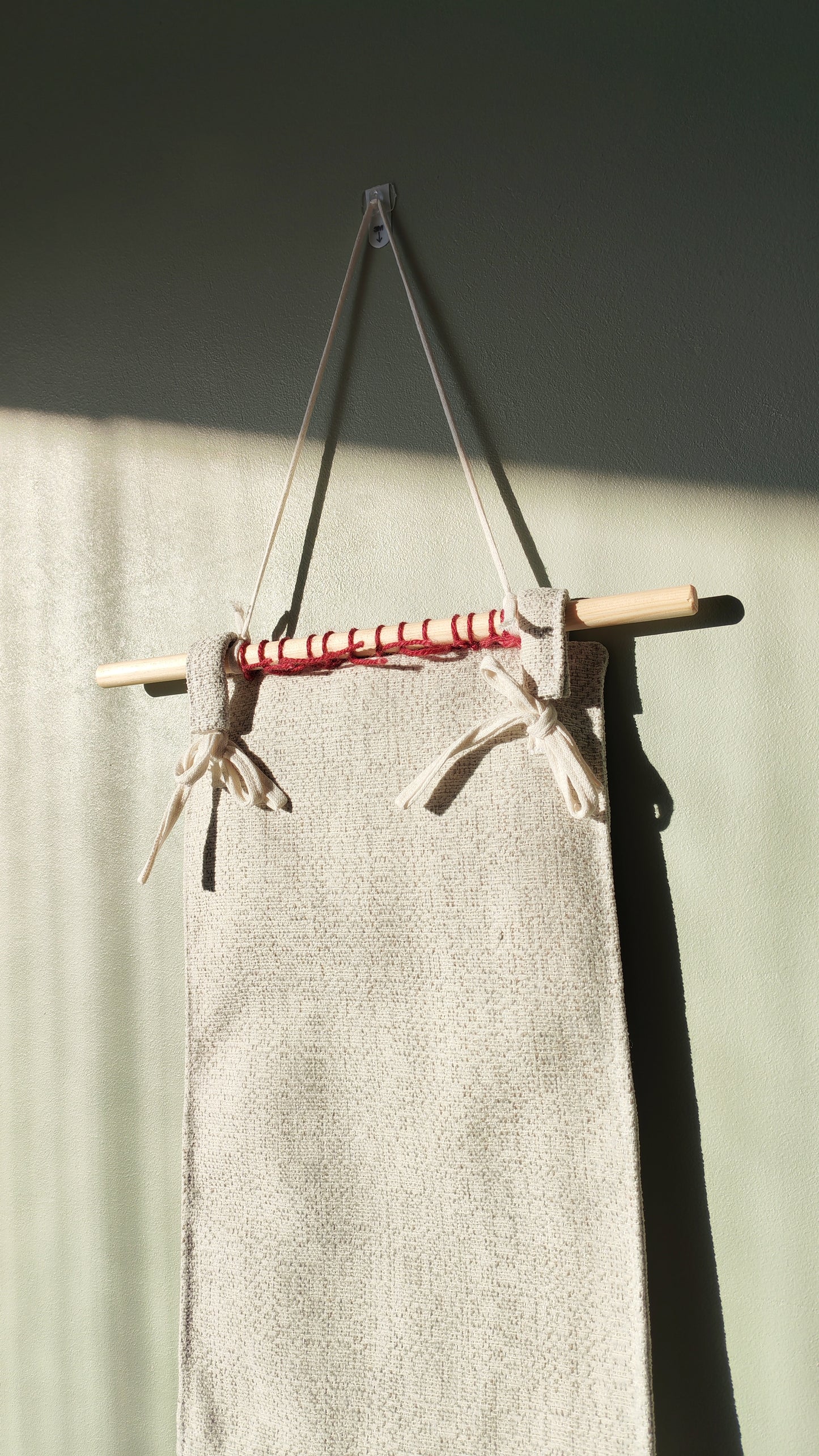 KÄTKÖ Mini Ruby – Kierrätetty tekstiili-seinätasku