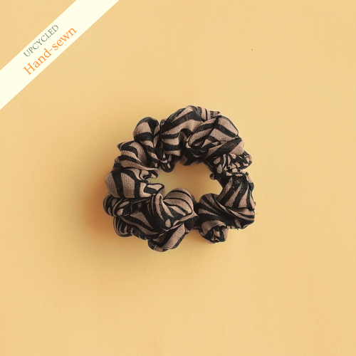 Pieni kierrätetty hiusdonitsi ruskea seepra