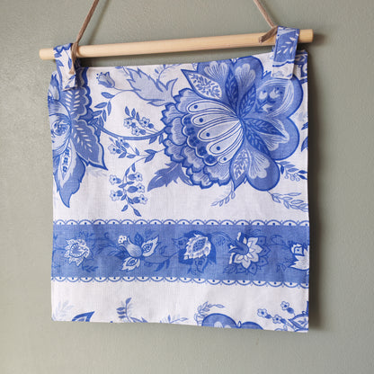 KÄTKÖ Ribbon 8 Floral– Upcycled Textile Wall Pocket