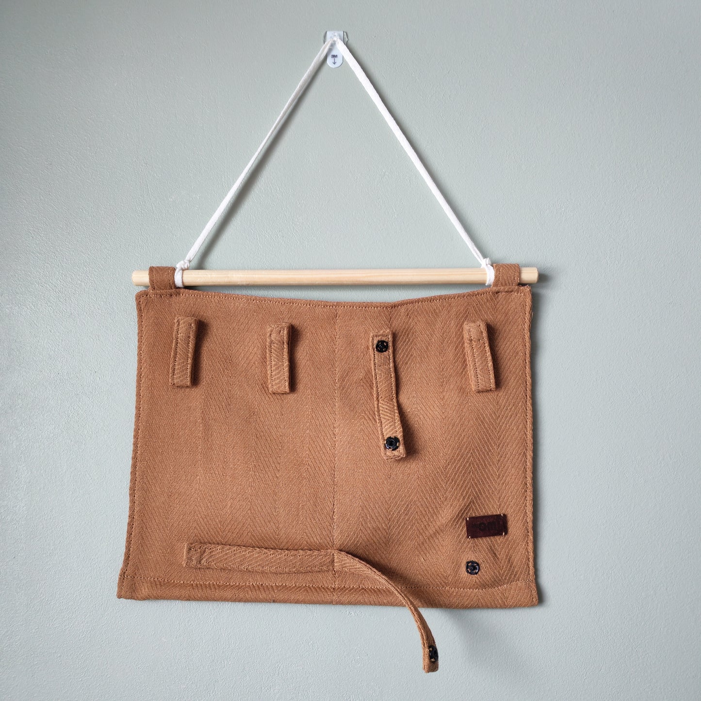 KÄTKÖ Ribbon 4 Caramel– Upcycled Textile Wall Pocket