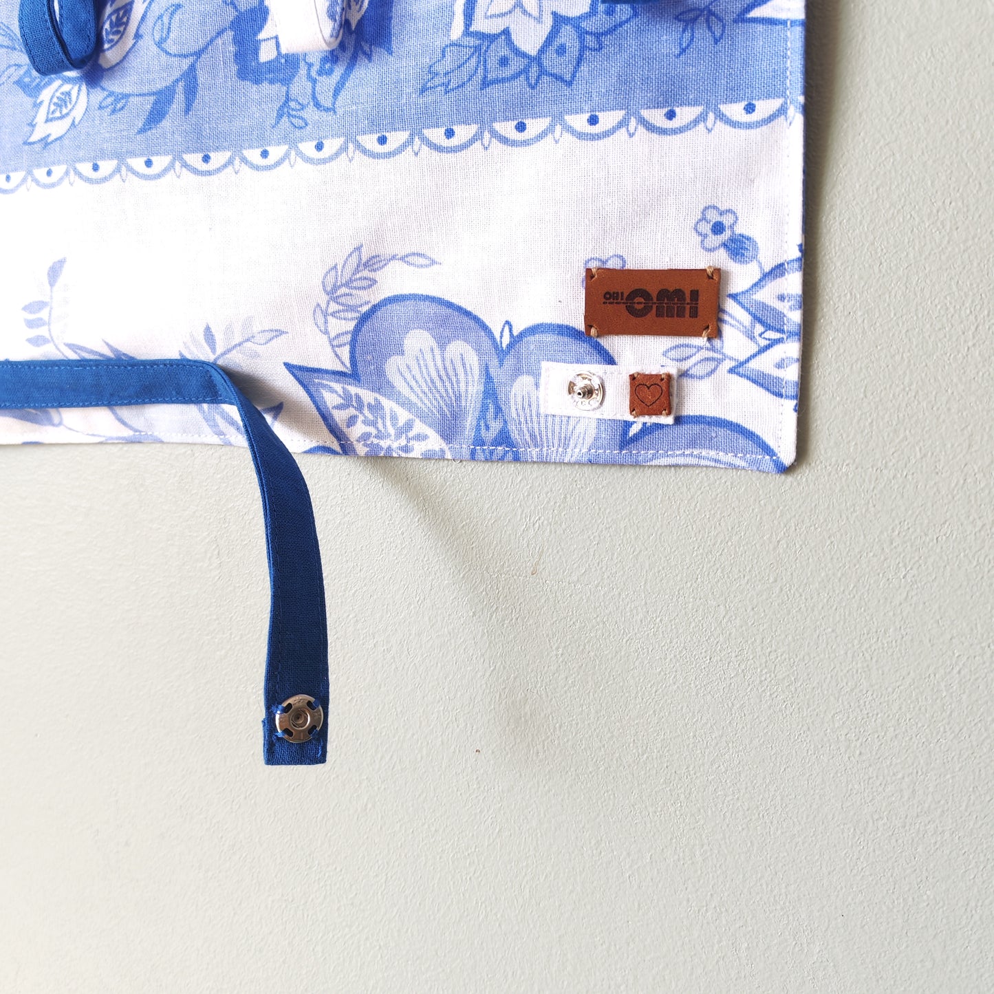 KÄTKÖ Ribbon 8 Floral– Upcycled Textile Wall Pocket