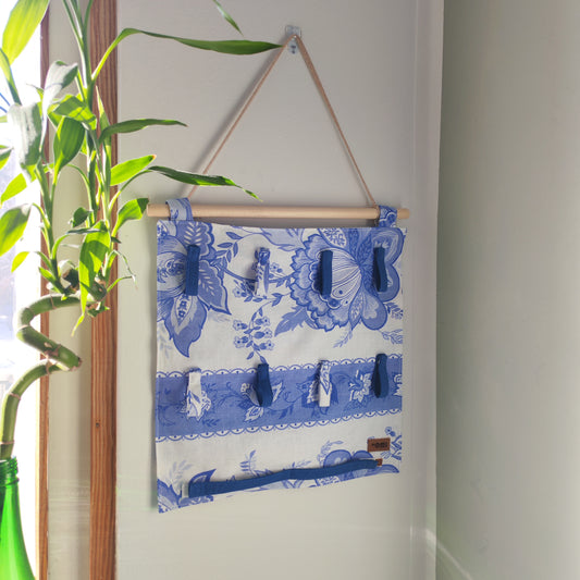 KÄTKÖ Ribbon 8 Floral– Upcycled Textile Wall Pocket