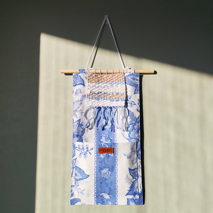 KÄTKÖ Mini kukka – kierrätettyä tekstiiliä oleva seinätasku