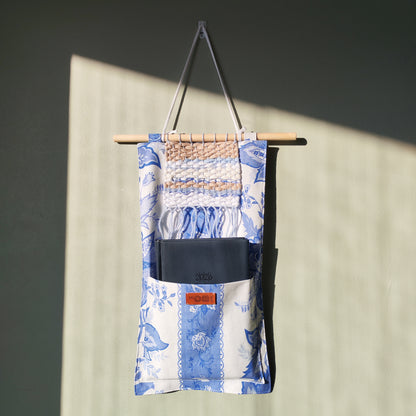 KÄTKÖ Mini kukka – kierrätettyä tekstiiliä oleva seinätasku