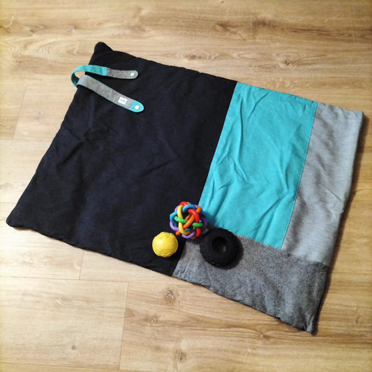 Dog Travel Mat Black & Mint Blue M/L