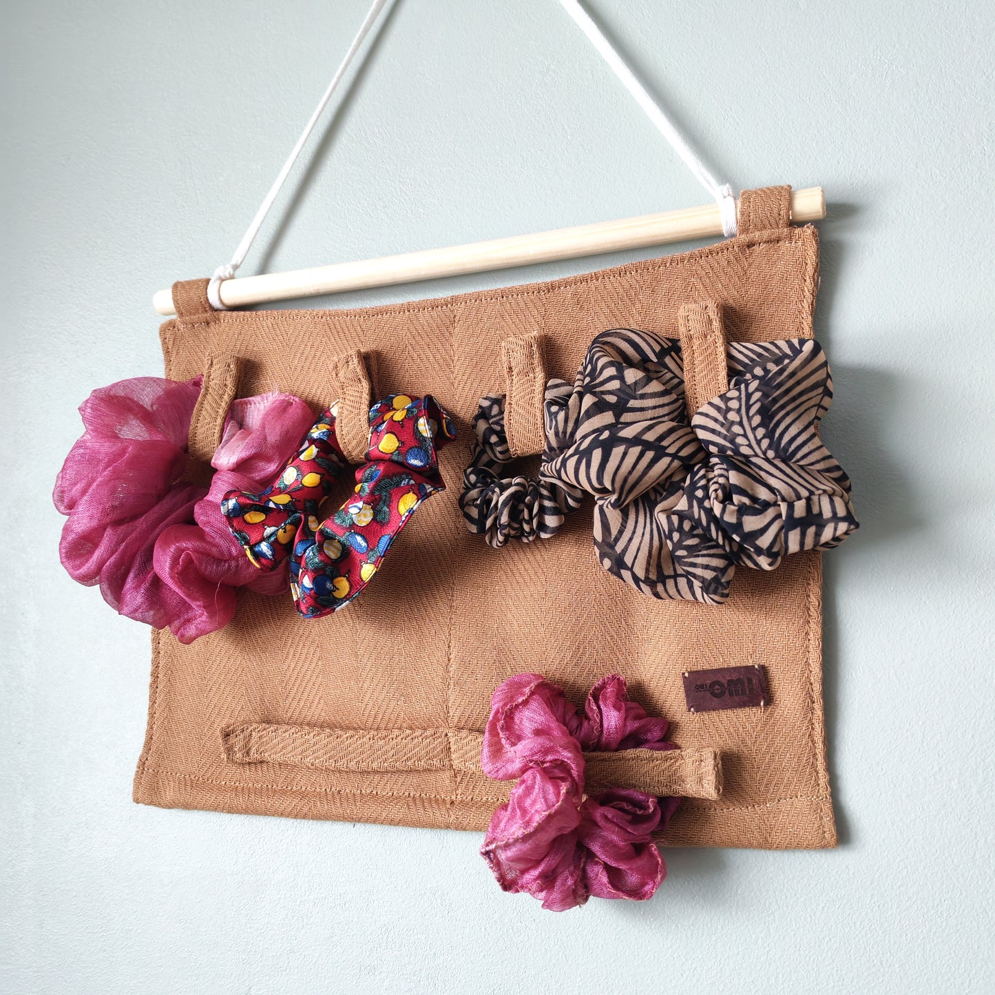 KÄTKÖ Ribbon 4 Caramel– Upcycled Textile Wall Pocket