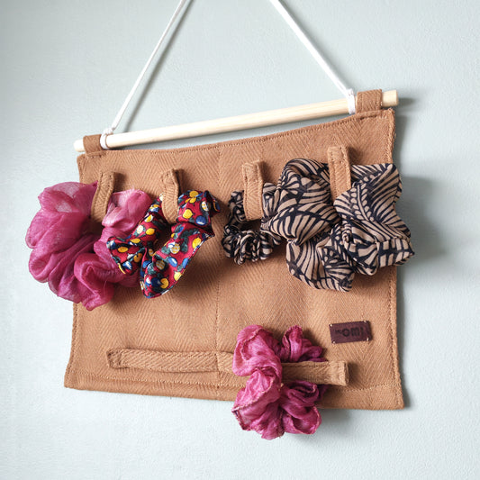 KÄTKÖ Ribbon 4 Caramel– Upcycled Textile Wall Pocket