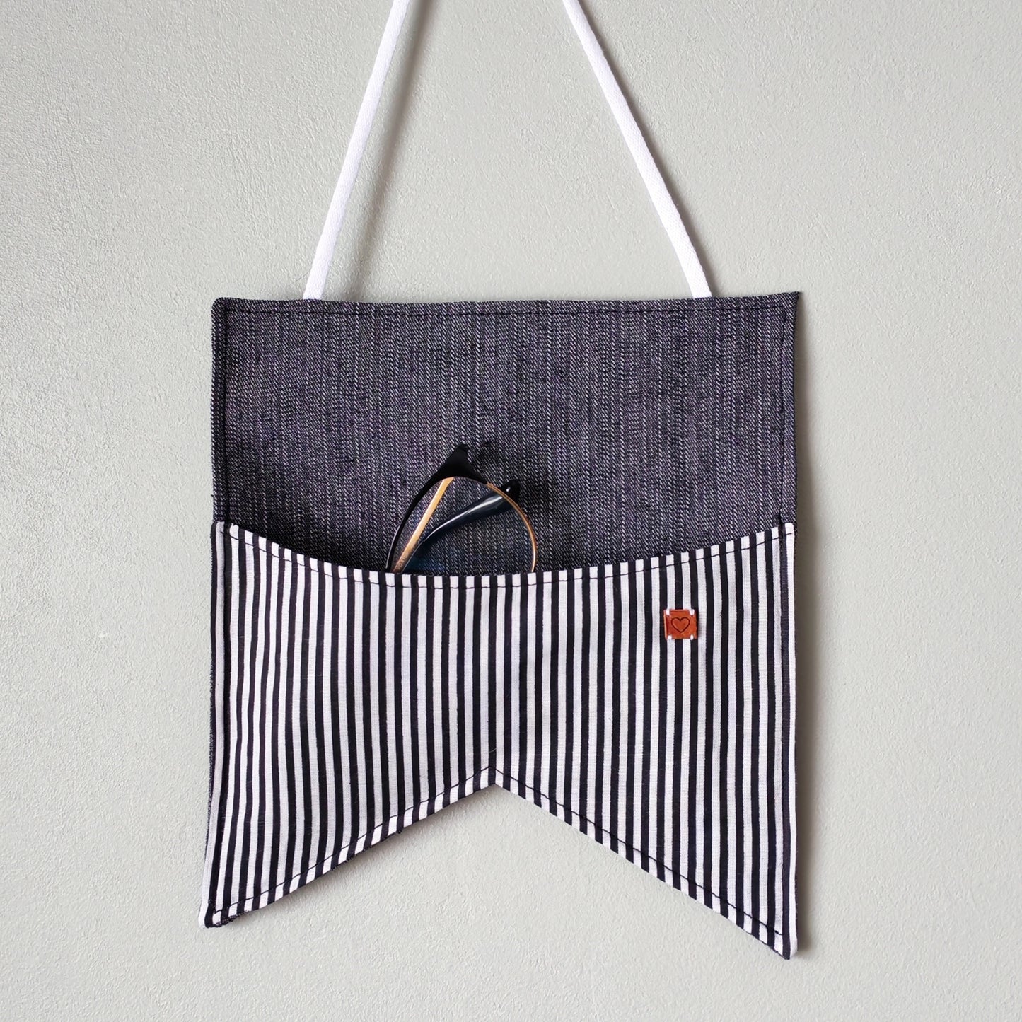 KÄTKÖ Pieni seinätaskubanneri