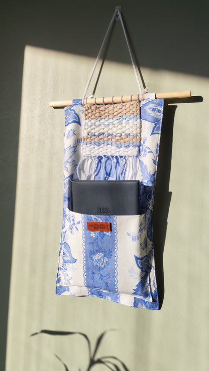 KÄTKÖ Mini kukka – kierrätettyä tekstiiliä oleva seinätasku