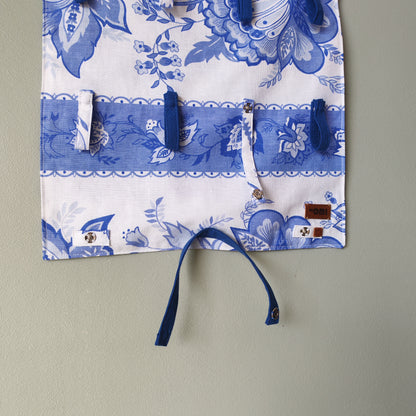 KÄTKÖ Ribbon 8 Floral– Upcycled Textile Wall Pocket