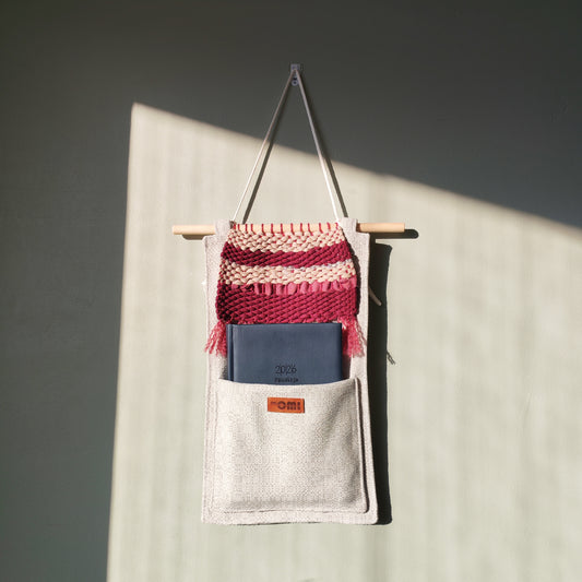 KÄTKÖ Mini Ruby – Kierrätetty tekstiili-seinätasku