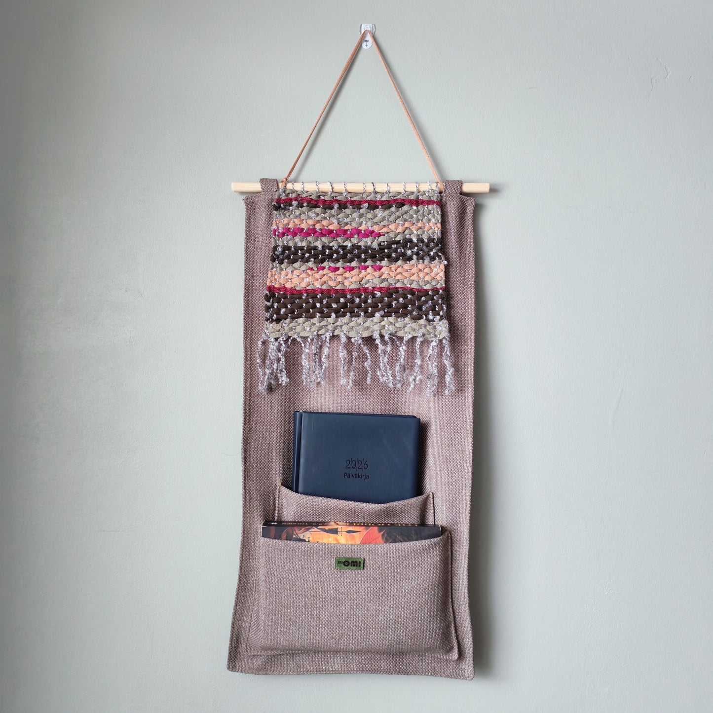 KÄTKÖ Peatbog Handwoven Wall Pocket – Nordic Textile Wall Hanging with Storage