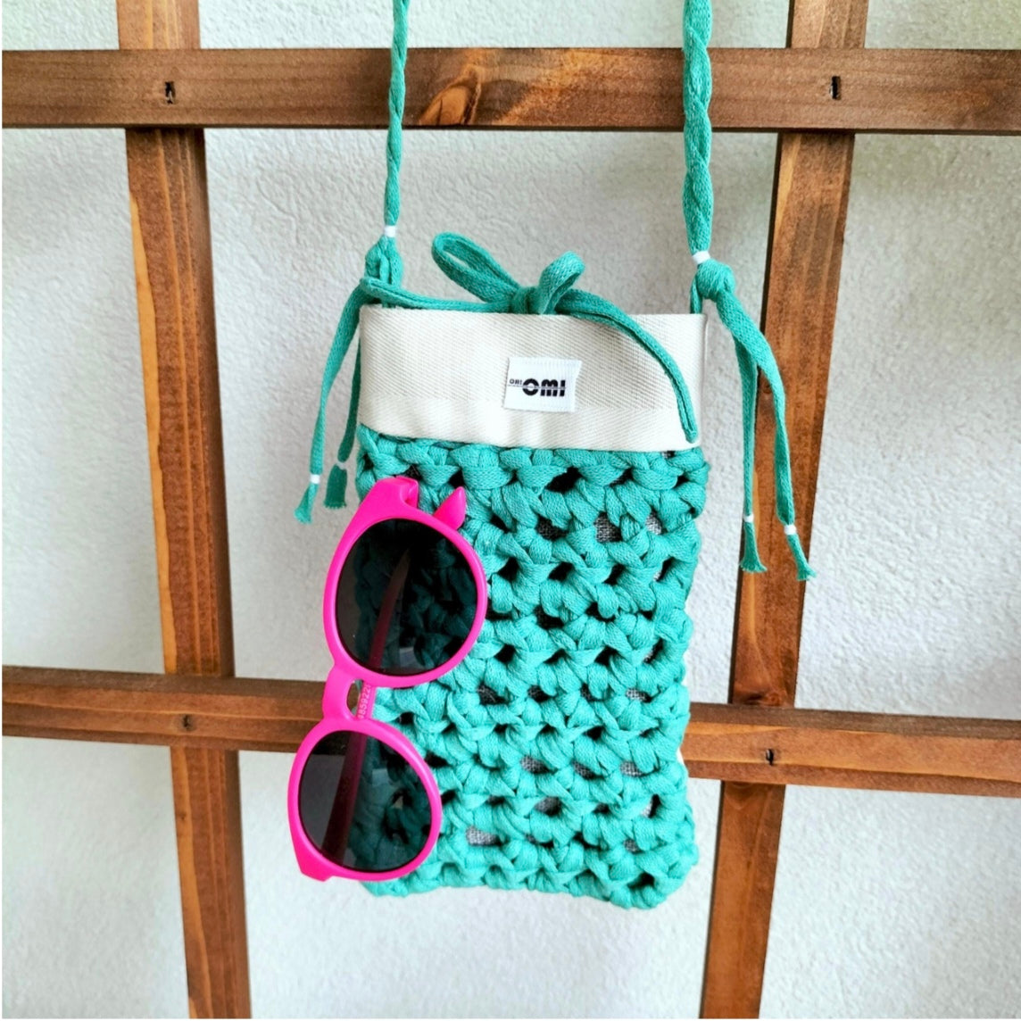 Virkattu mintunvihreä silmälasien suojus