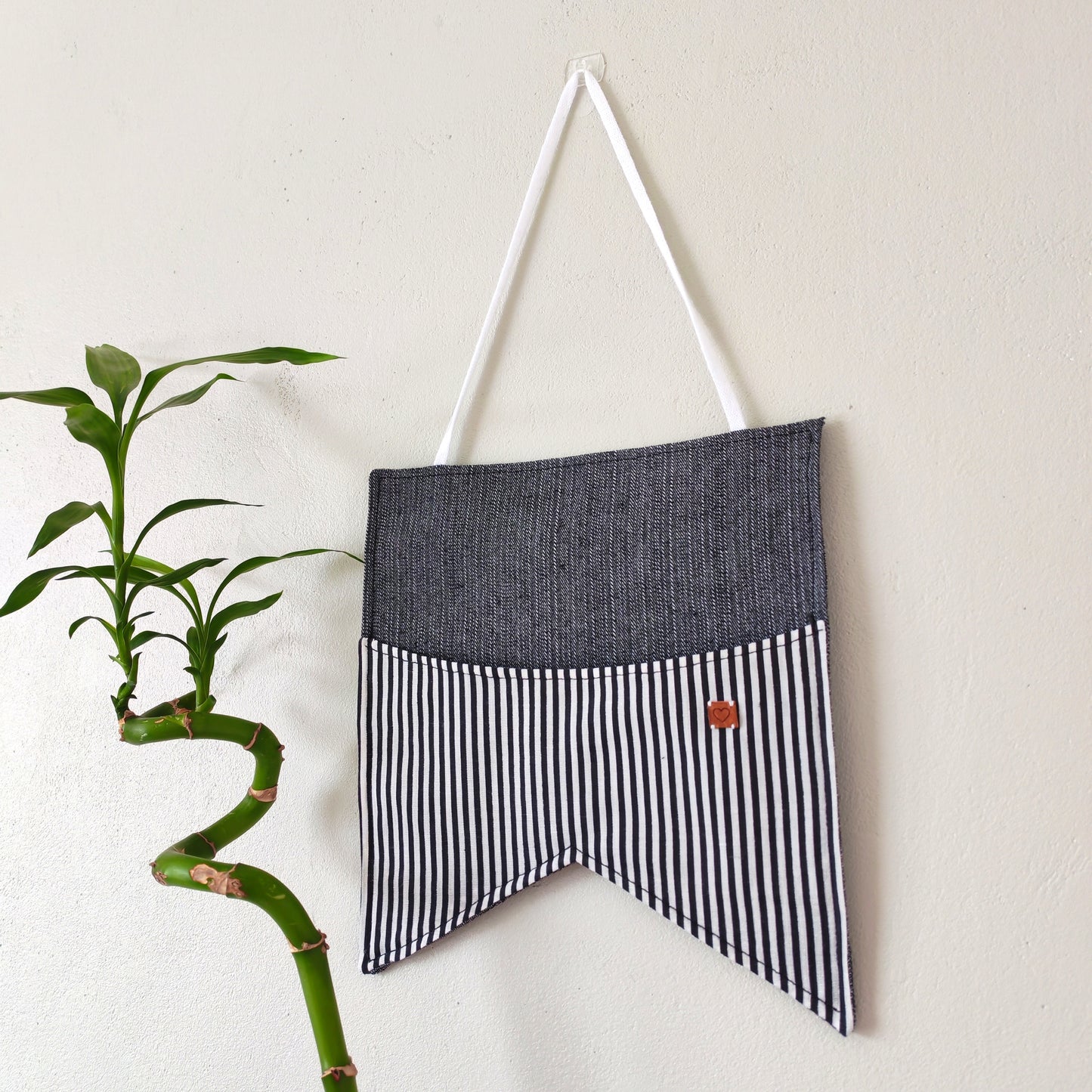 KÄTKÖ Pieni seinätaskubanneri