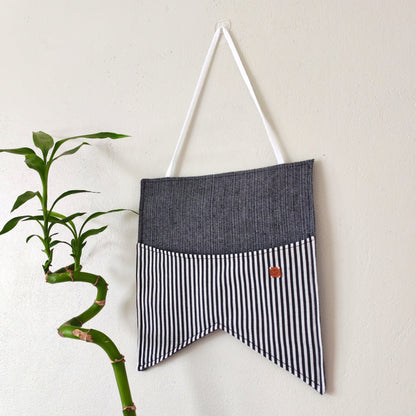 KÄTKÖ Pieni seinätaskubanneri