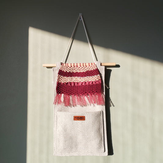 KÄTKÖ Mini Ruby – Kierrätetty tekstiili-seinätasku