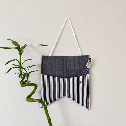 KÄTKÖ Pieni seinätaskubanneri