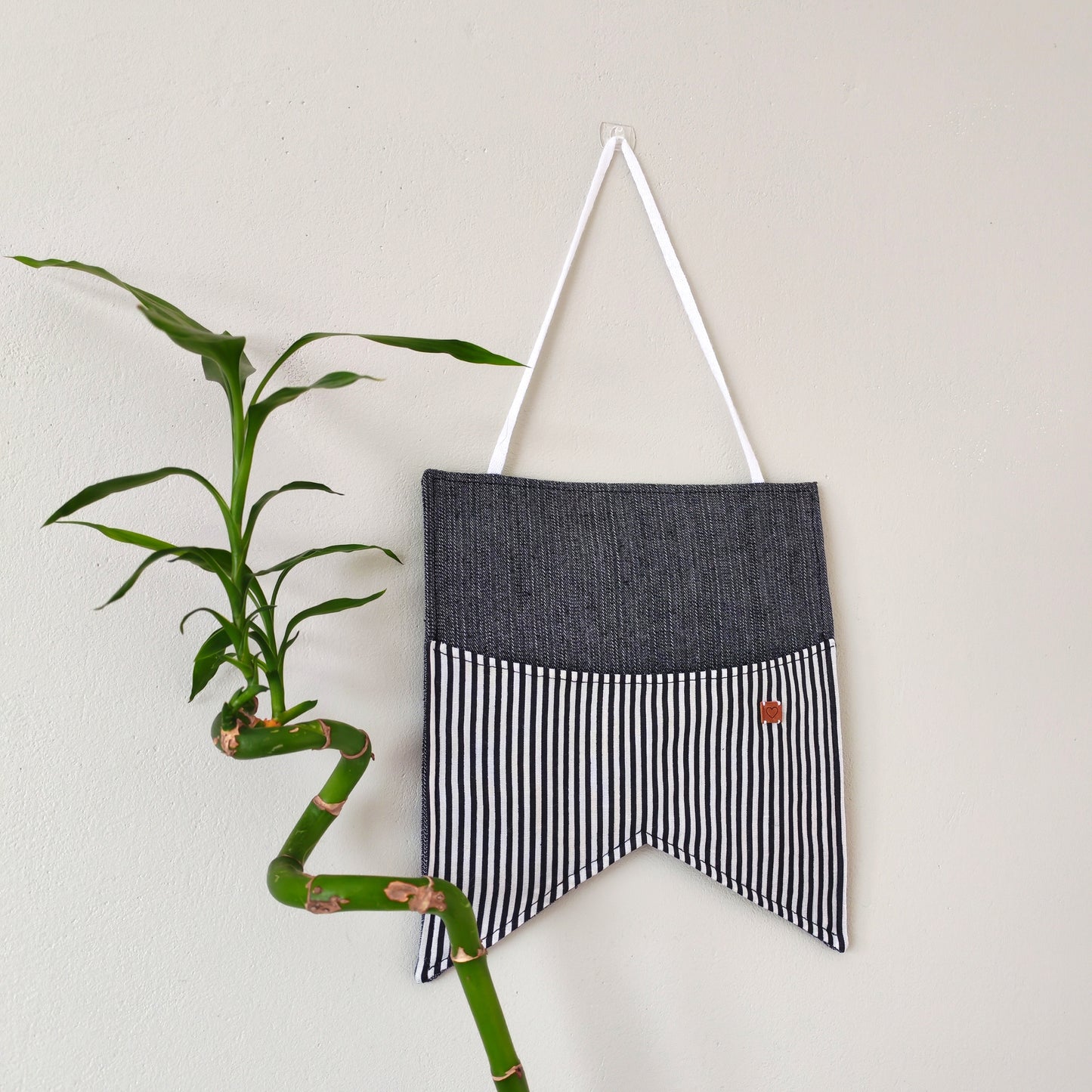 KÄTKÖ Pieni seinätaskubanneri