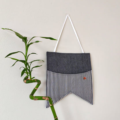 KÄTKÖ Pieni seinätaskubanneri