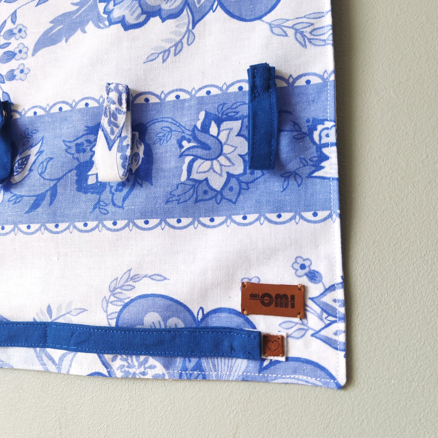 KÄTKÖ Ribbon 8 Floral– Upcycled Textile Wall Pocket