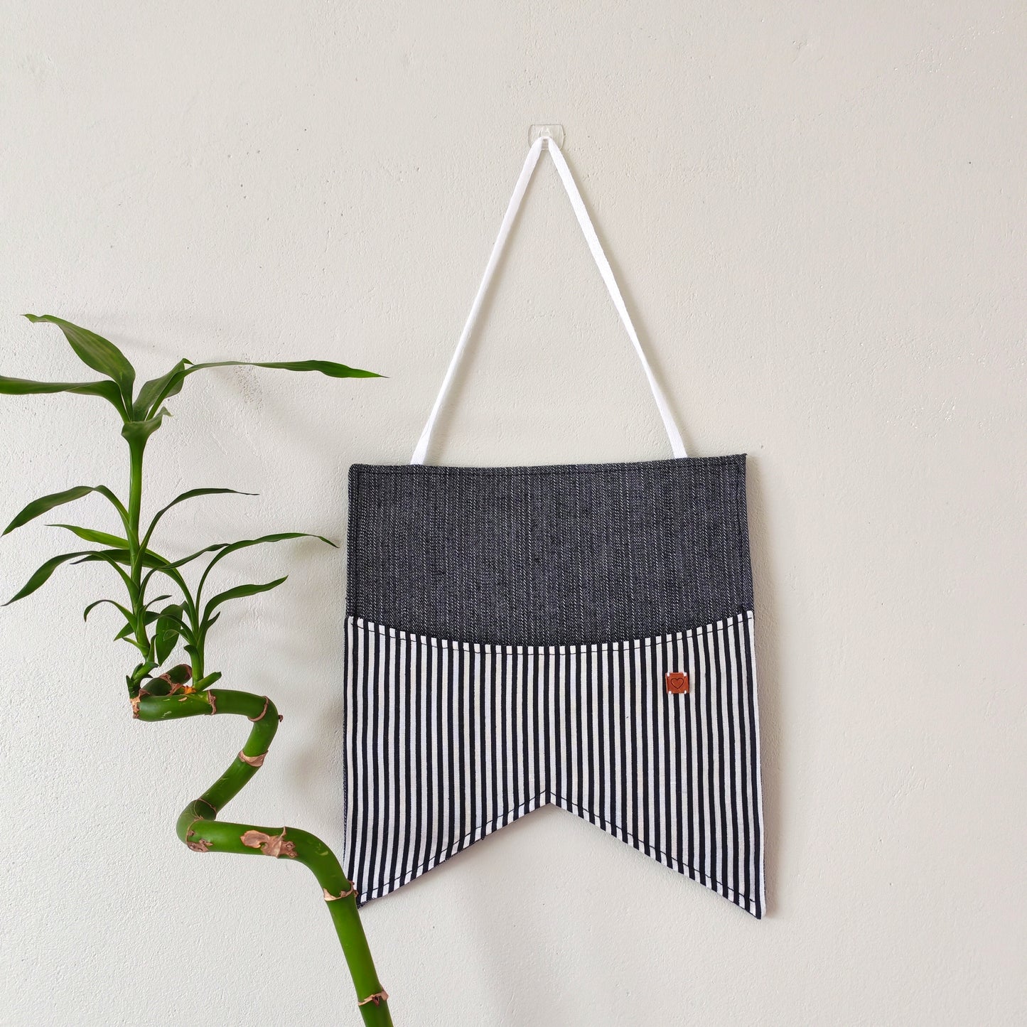 KÄTKÖ Pieni seinätaskubanneri