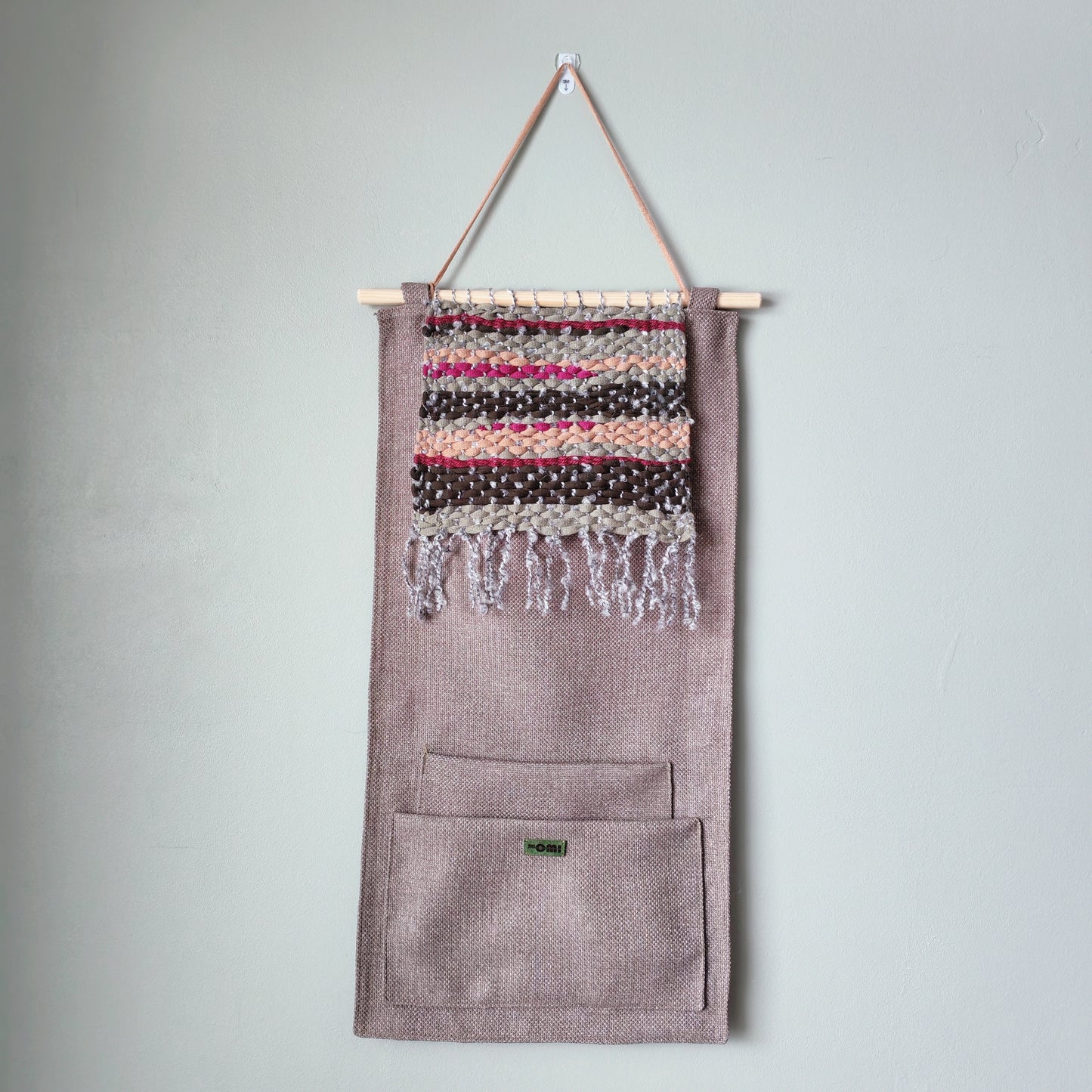 KÄTKÖ Peatbog Handwoven Wall Pocket – Nordic Textile Wall Hanging with Storage