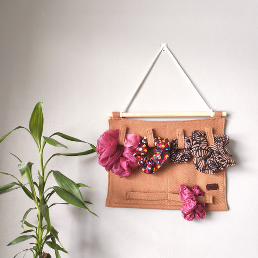 KÄTKÖ Ribbon 4 Caramel– Upcycled Textile Wall Pocket