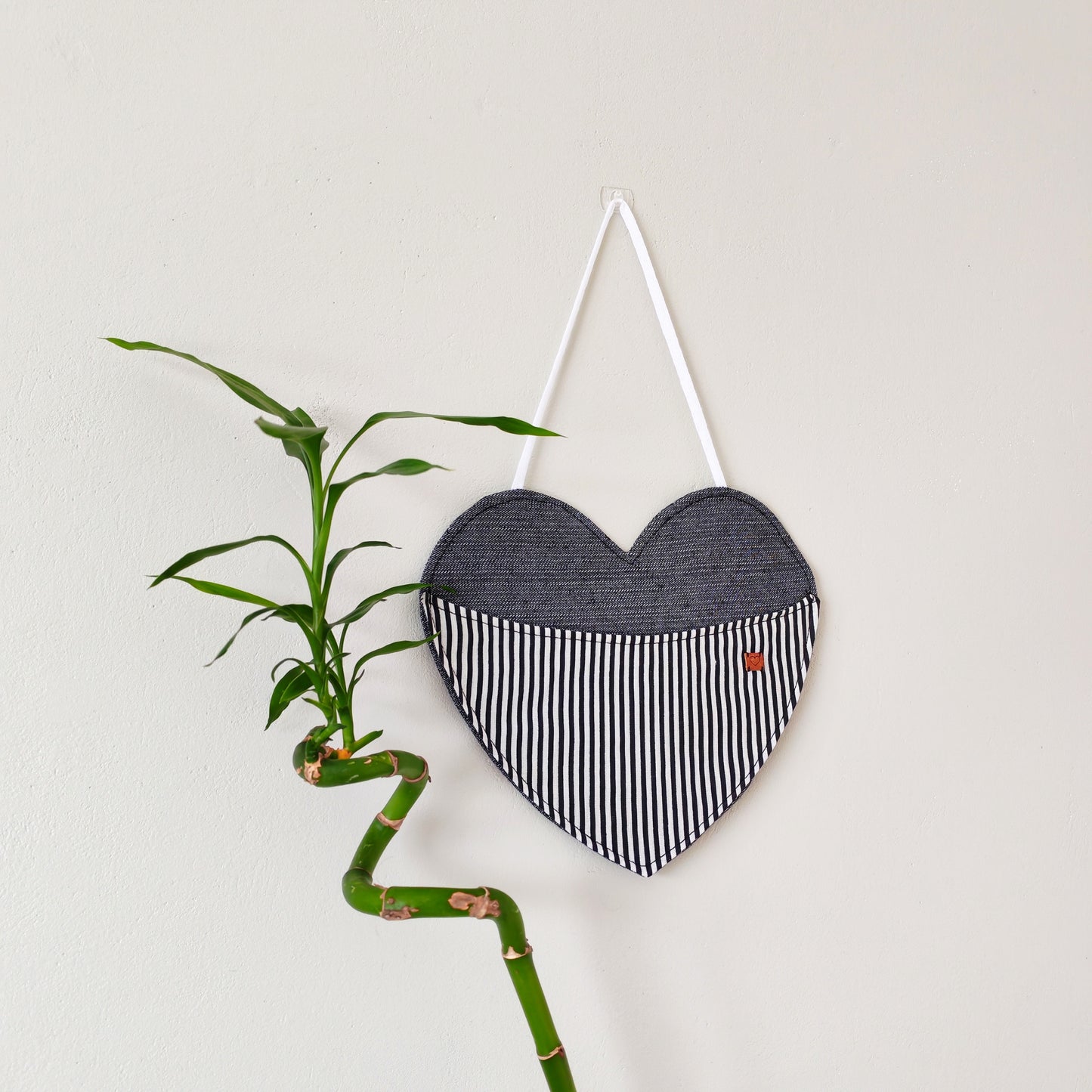KÄTKÖ Pieni Seinätasku Sydän