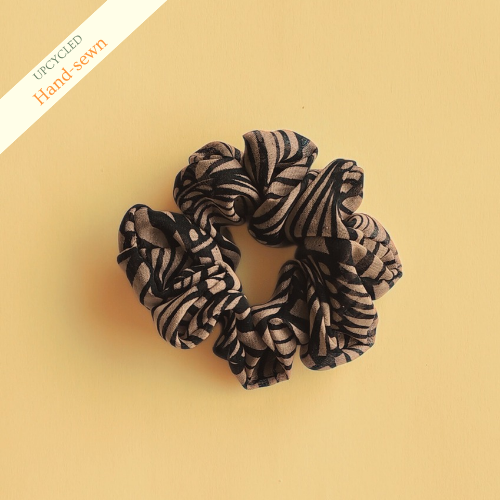 Keskikokoinen kierrätetty hiusdonitsi ruskea seepra